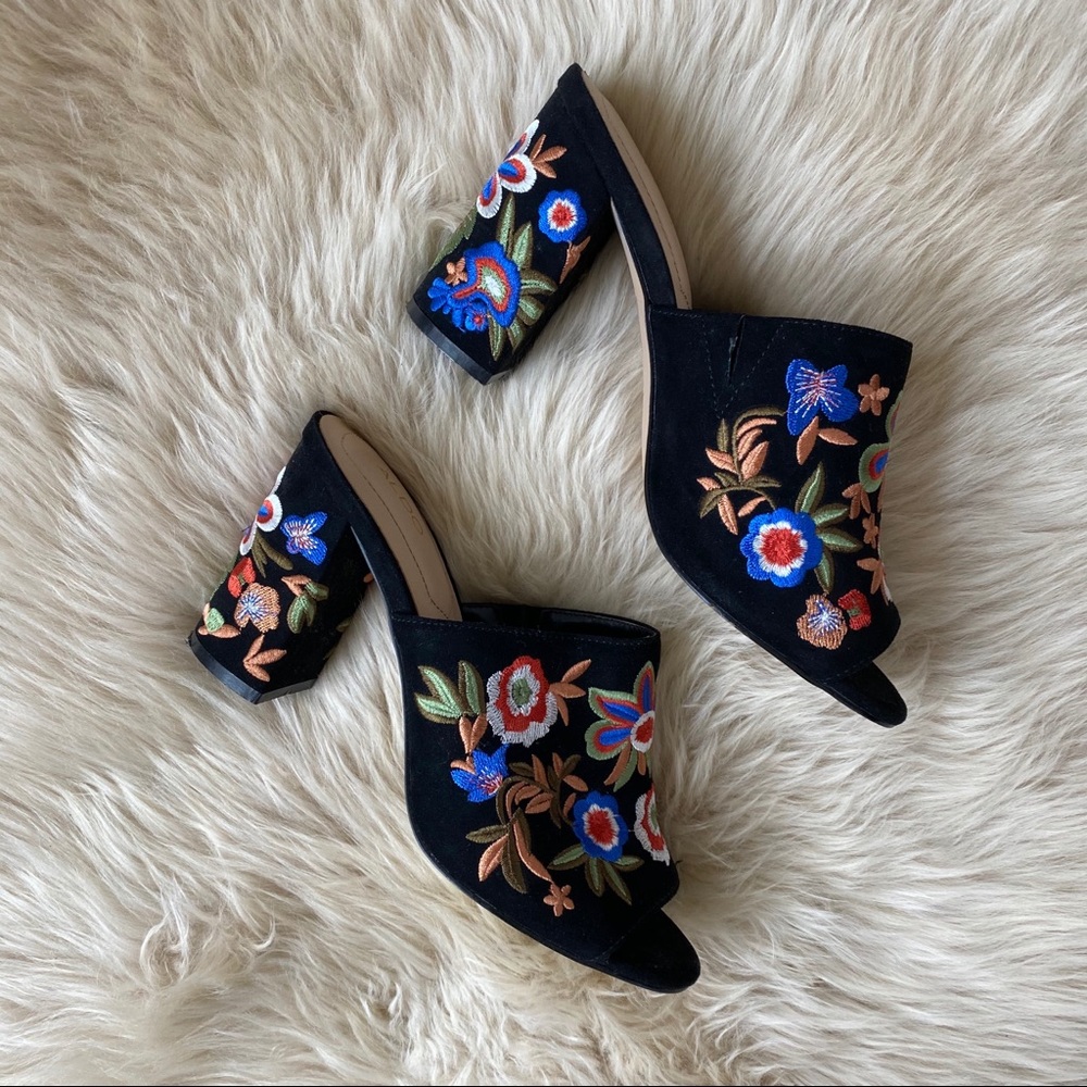 🍒Aldo Yaessi embroidered boho mule🍒